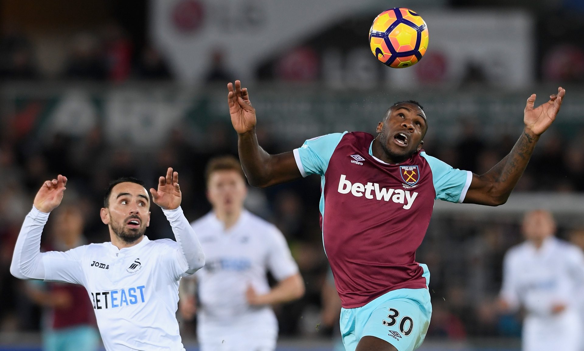 希勒：纽卡斯尔最后三场比赛安排有利，六分足以进入前五.